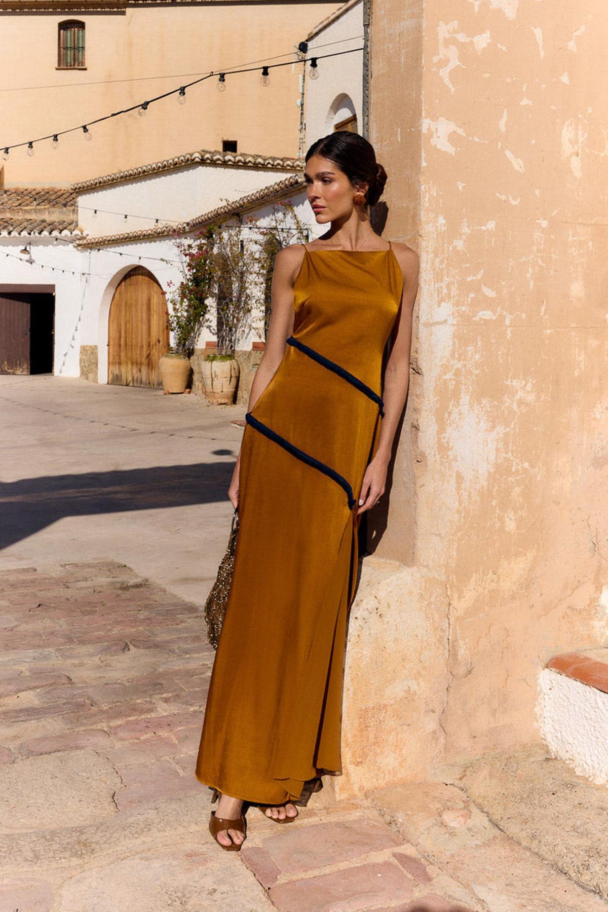 Robe en satin moutarde