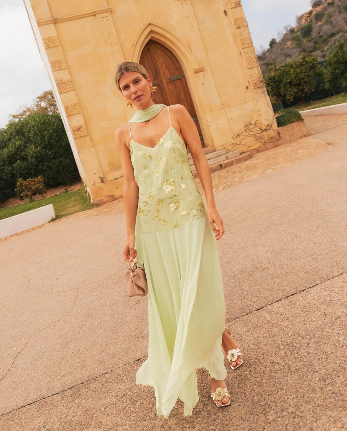 Robe fluide à fleurs et sequins