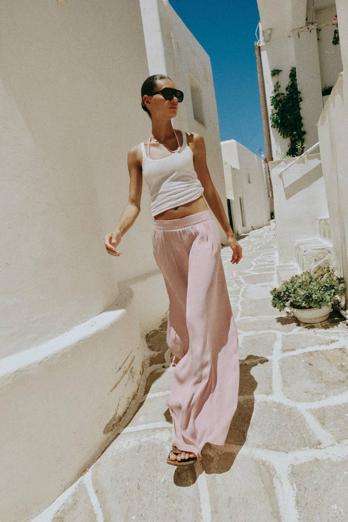 Pantalon large fluide rose, de chez Zara