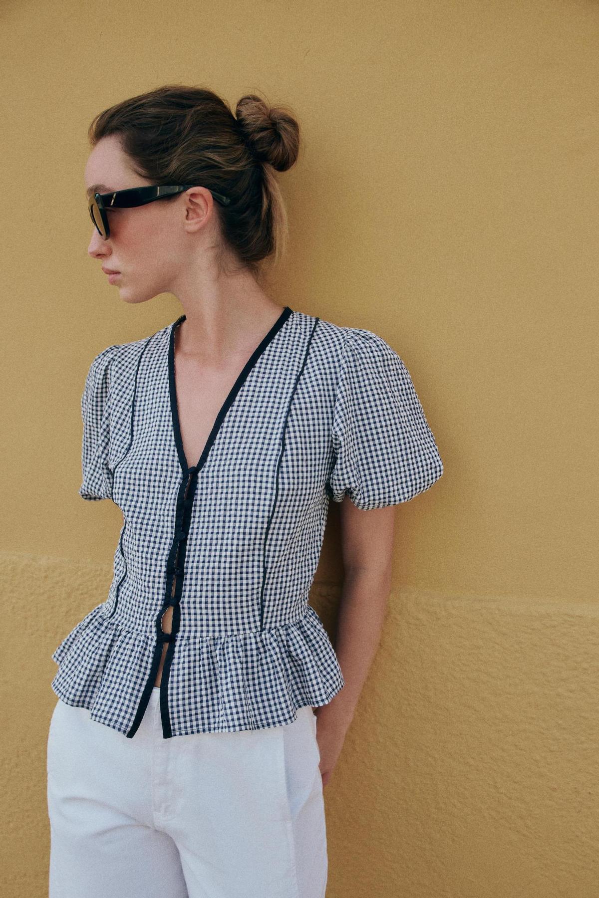 Blouse à basque à carreaux vichy