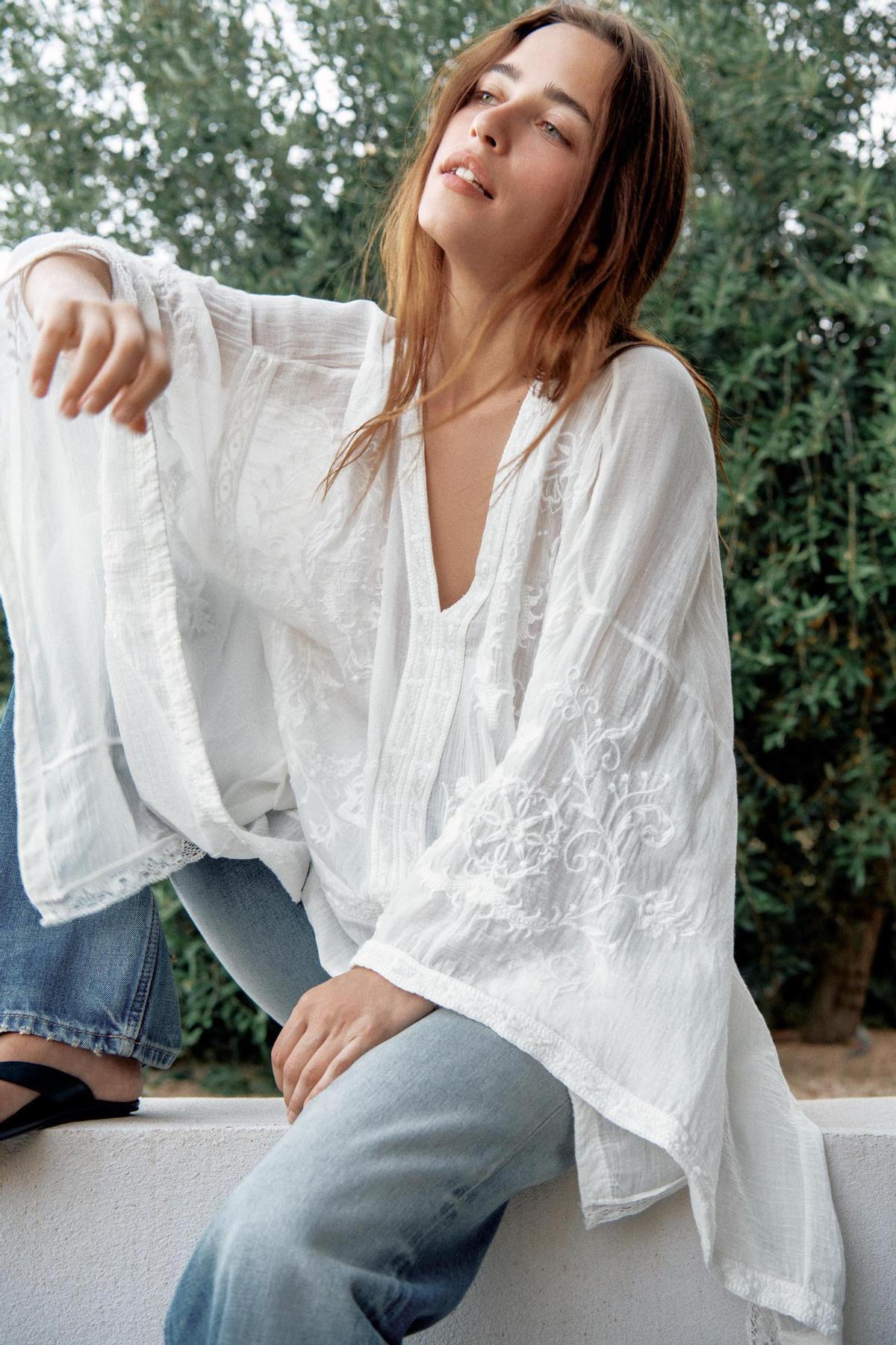 Chemisier cape avec broderie