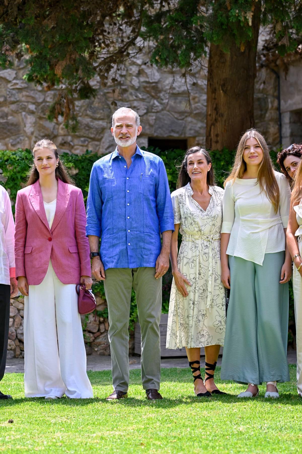 La princesse Leonor, le roi Felipe VI, la reine Letizia et l'infante Sofía disent au revoir à Gérone