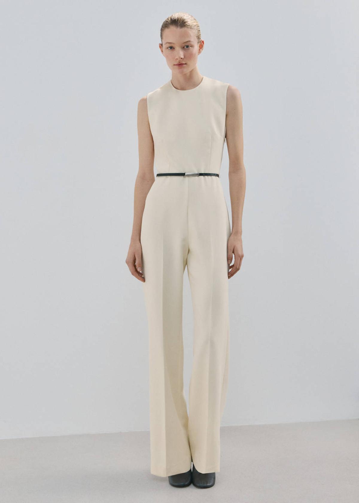 Combinaison blanche avec ceinture