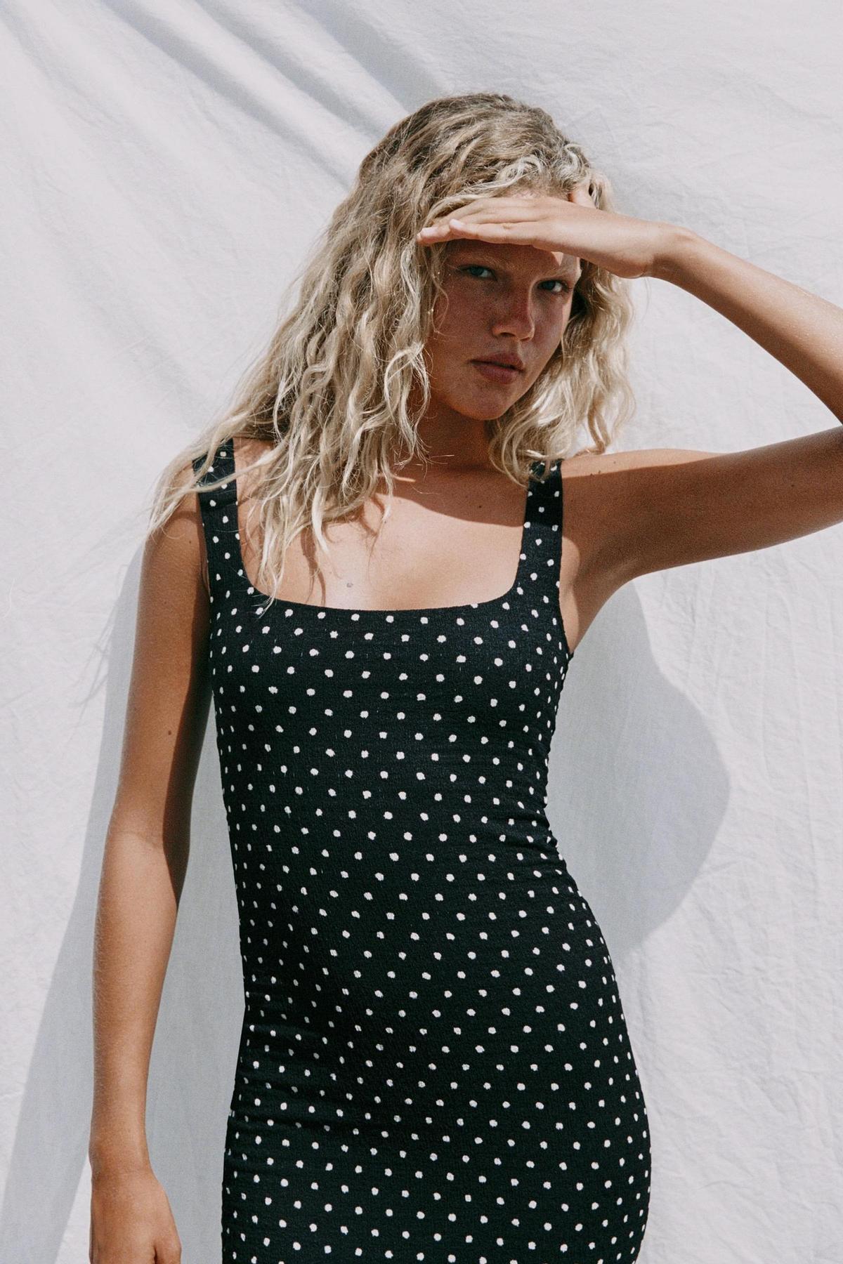Robe à pois noir et blanc
