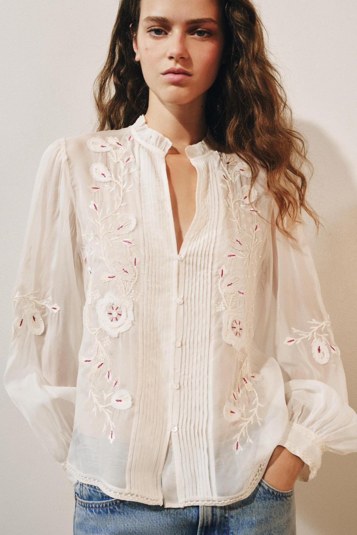 Blouse avec broderie florale
