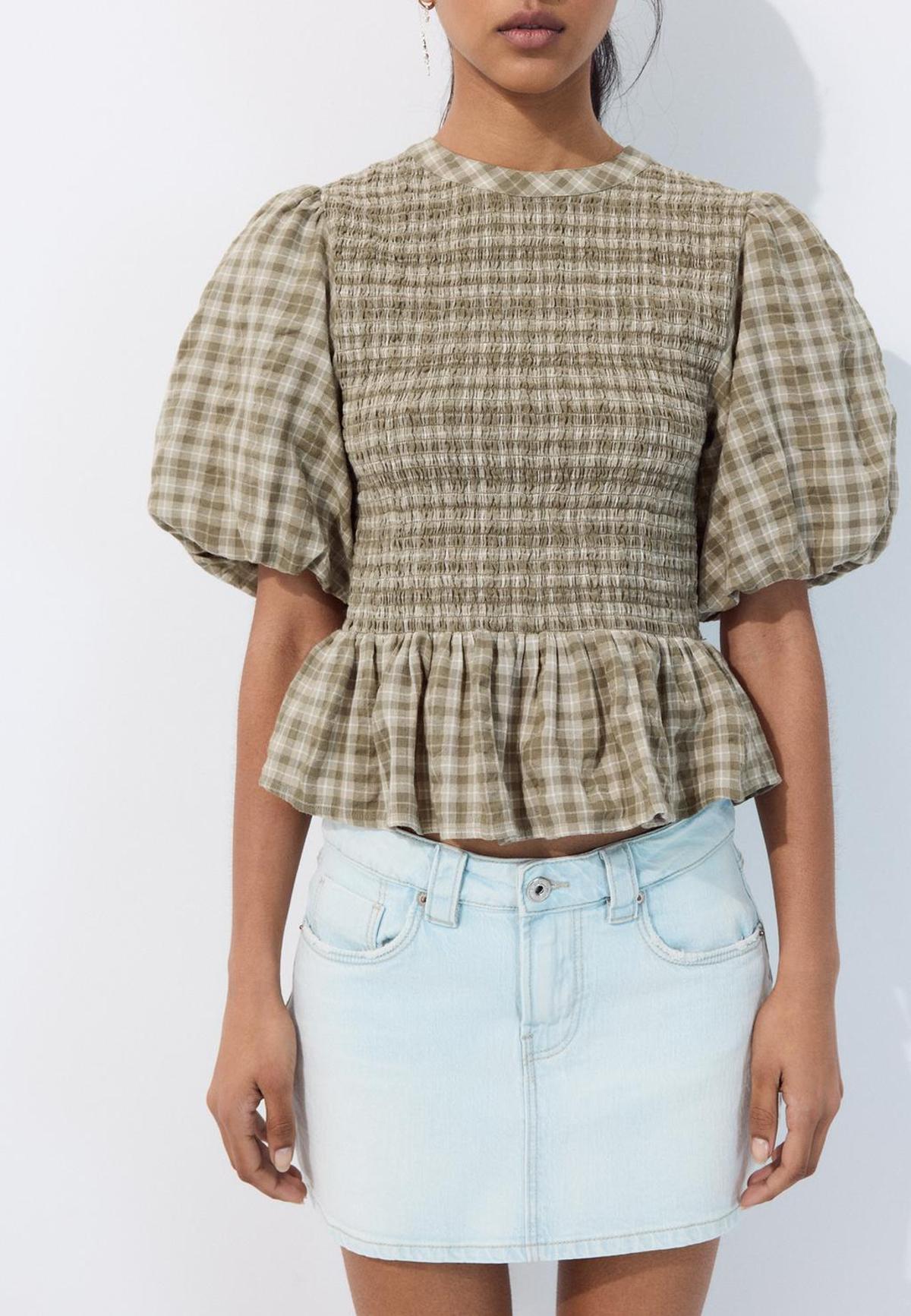 Blouse à carreaux vichy et manches bouffantes