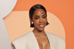 Le secret de beauté des célébrités, par Kelly Rowland (45 ans) : « Chaque fille a besoin d'un masque anti-lumière rouge. J'ai aimé l'éclat qu'il donnait à ma peau. Il a de l'éclat »
