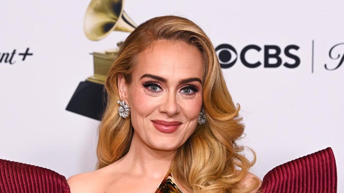 Adele est très intéressée à chanter de l'opéra dans son prochain film : "Elle n'a peut-être pas de formation dans ce style, mais sa voix est si puissante et captivante qu'elle pourrait s'adapter"