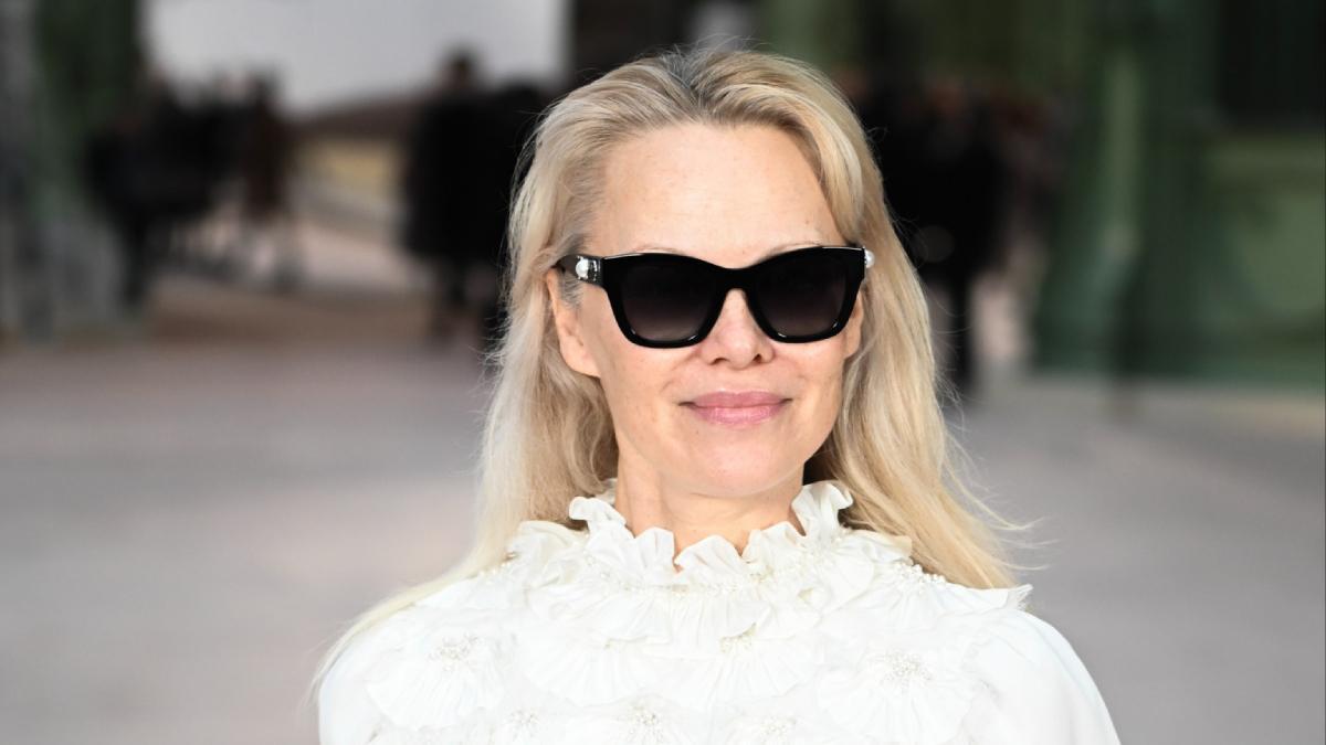 La réflexion de Pamela Anderson (59 ans) sur la richesse : "Je pense qu'il y a une sorte de vide qui vient de la richesse sans raison valable"