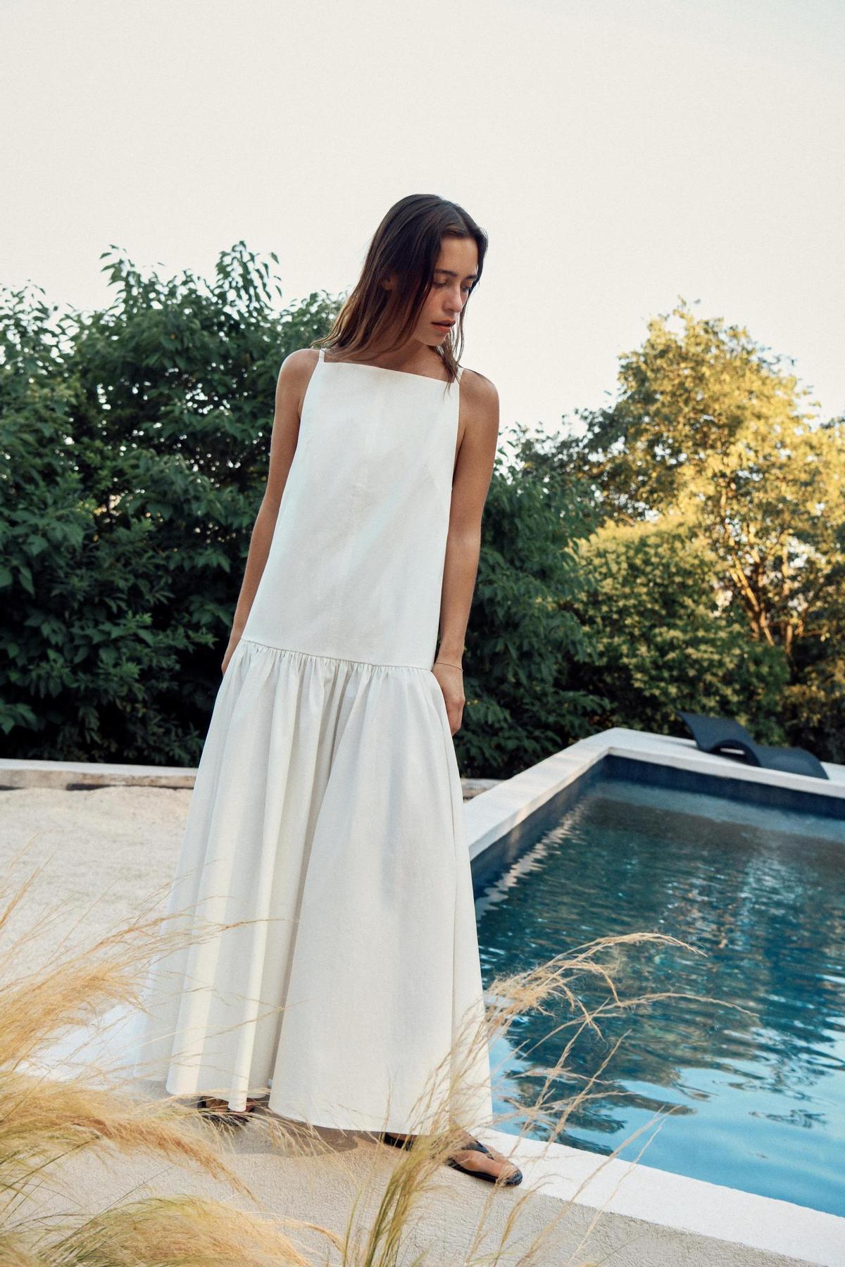 Robe longue blanche à plis