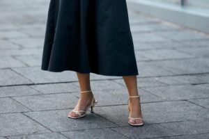 Adieu les sandales inconfortables : 5 modèles à talons bas d'El Corte Inglés pour échapper aux douleurs aux pieds et avoir du style même les nuits d'été