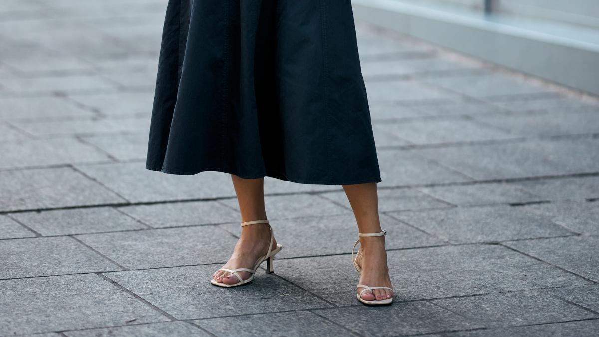 Adiós, sandalias incómodas: 5 modelos con tacón bajo de El Corte Inglés para huir del dolor de pies y lucir estilizada incluso en las noches de verano