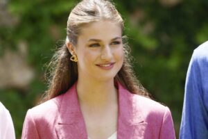 Boucles d'oreilles et bagues phares, sac fait main et espadrilles : la princesse Leonor a raison à Gérone avec ses accessoires de marques espagnoles