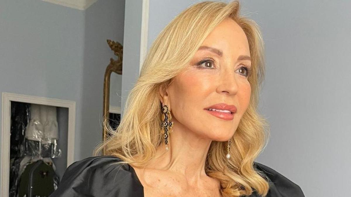 Carmen Lomana con un vestido negro