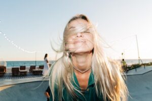 Ce sont des couleurs de cheveux qui réussissent cet été 2026 selon la coiffeuse Ana Martínez