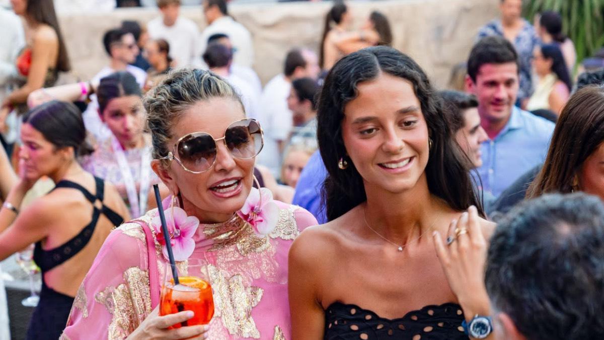 El corsé troquelado de Victoria Federica que es de firma española y perfecto para las noches de los festivales de verano