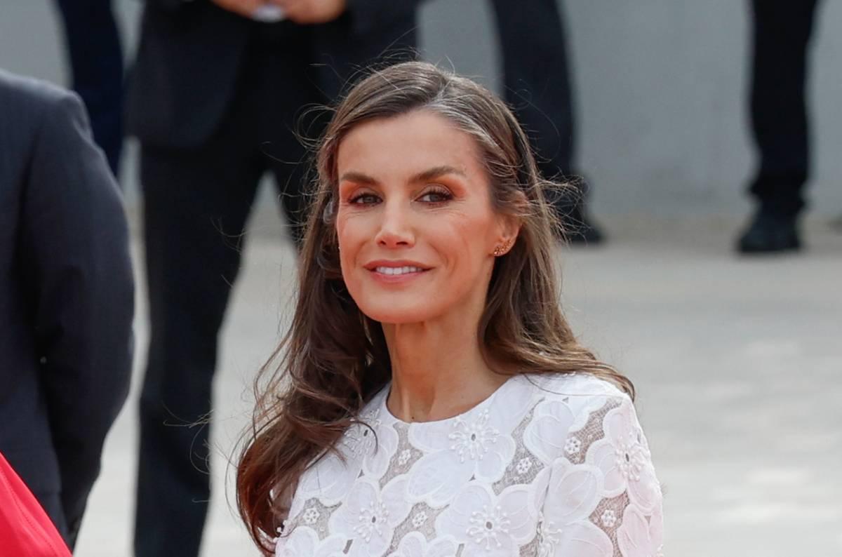 Robe de la reine Letizia pour la réception du pape Léon XIV à Madrid