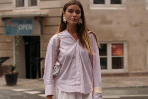 De la robe en crochet de Mango aux ensembles en lin de Zara : c'est ainsi que s'habillent les classiques qui passent l'été à Ibiza et Formentera lors des après-midi d'été les plus spéciaux