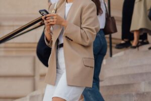 Des soldes jusqu'à 70% chez Mango : les robes, chemisiers et pantalons top tendances 2026 que vous pourrez aussi porter en automne