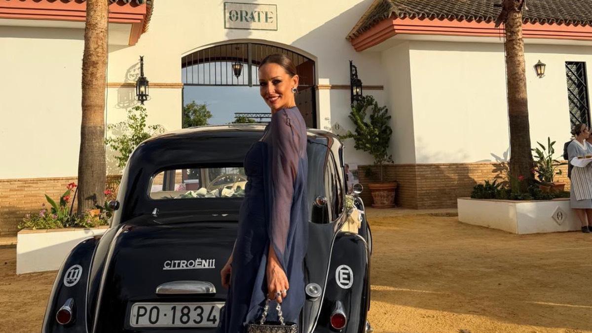 Matrícula de honor para el look de invitada de noche de Eva González