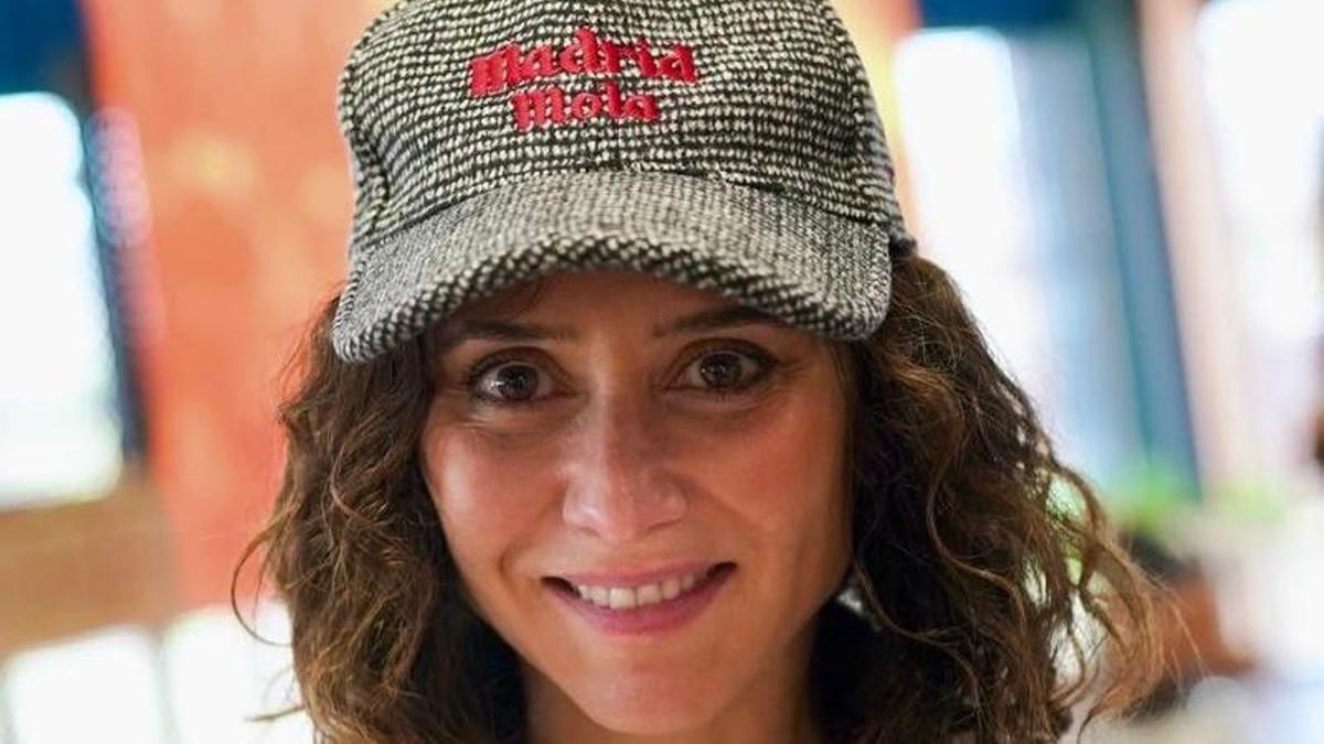 Isabel Diaz Ayuso con un look casual chic