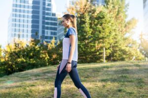 Fran Figueroa, entraîneuse personnelle : « La marche est l'exercice le plus sous-estimé qui existe. Il est simple, accessible et il a été prouvé qu'il réduit le risque de maladies cardiovasculaires, améliore l'humeur et aide à maintenir un poids santé »