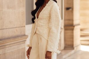 Hier soir, les vestes brodées, les chemisiers romantiques et les robes en dentelle qui résoudront vos meilleurs looks de septembre ont débarqué chez Zara