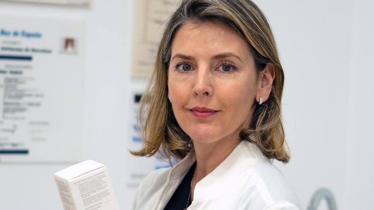 Inmaculada Canterla, farmacéutica: "La crema Nivea del bote azul no es recomendable para tomar el sol. No tiene SPF no protege contra los rayos UV, así que no previene fotoenvejecimiento, manchas ni quemaduras. Usarla bajo el sol es mala idea"