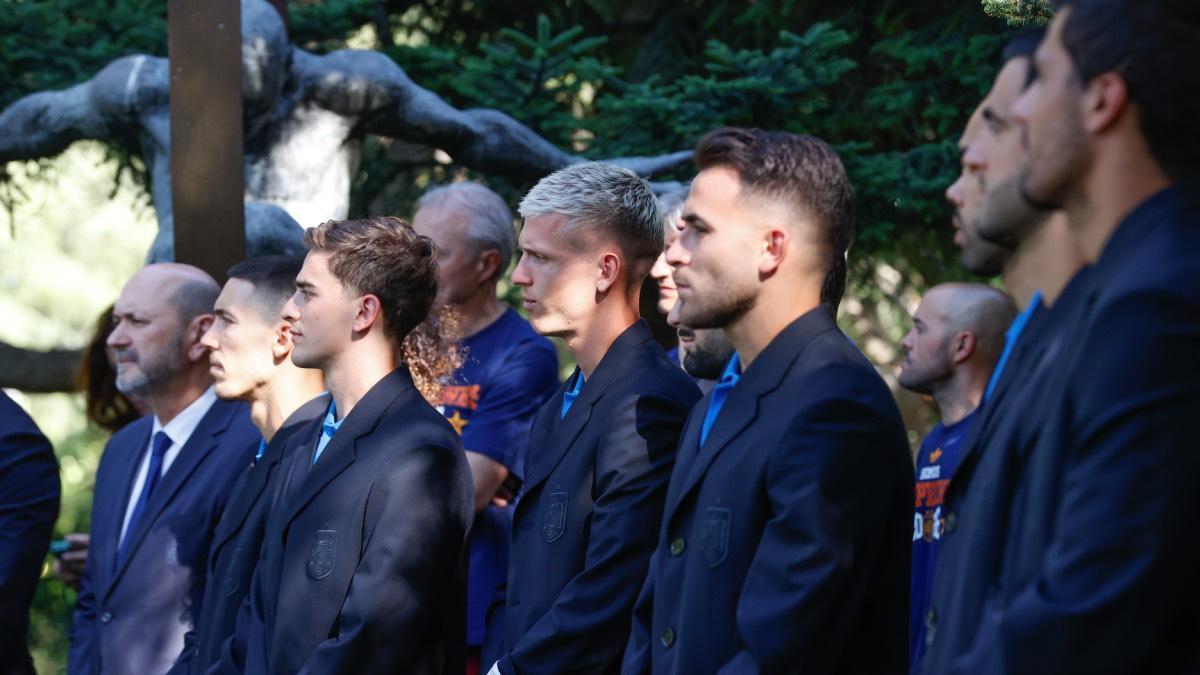 Los trajes de Loewe que han lucido los jugadores de la Selección Española en su recepción en Zarzuela