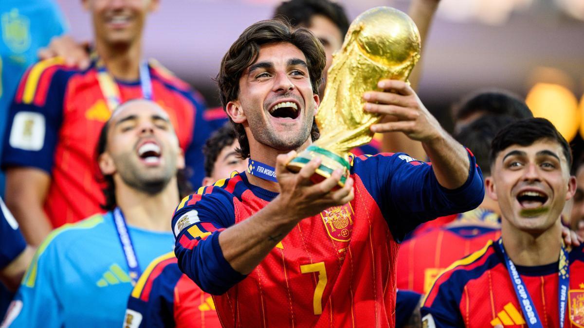 Los peluqueros se pronuncian sobre el pelo de Ferrán Torres
