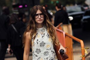 La France donne une leçon de style à l'Espagne : cinq basiques qui rehaussent le look des femmes qui s'habillent le mieux