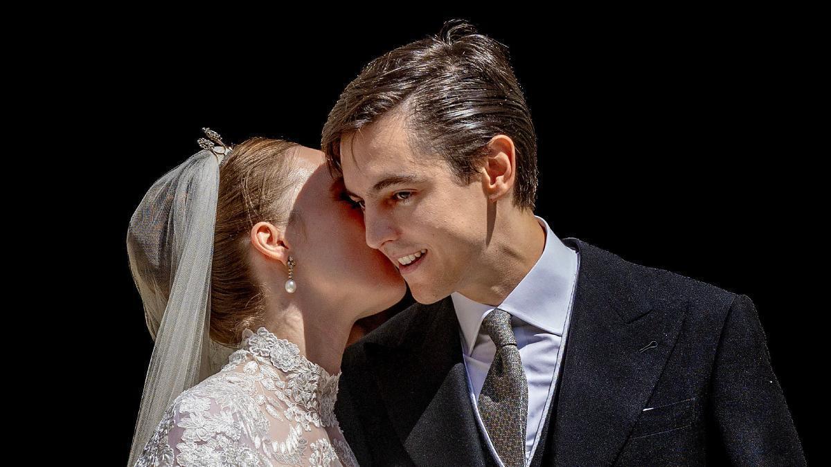 El vestido de novia royal más clásico del fin de semana: Isabel de Habsburgo-Lorena luce corpiño de manga corta, encaje floral y tiara