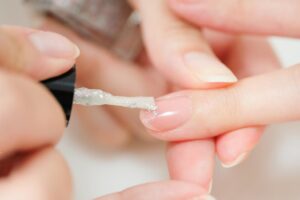 Manucure sans vernis avec une finition professionnelle à la maison : notez ces 5 étapes