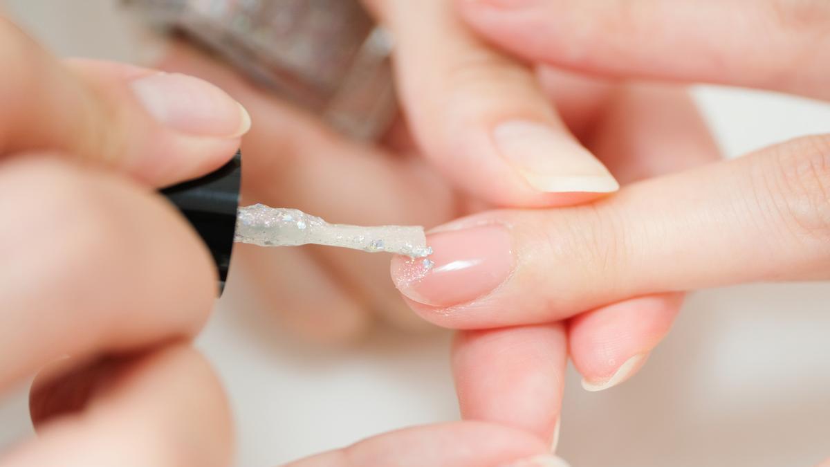 Manicura sin esmaltes con acabado profesional en casa: apunta estos 5 pasos