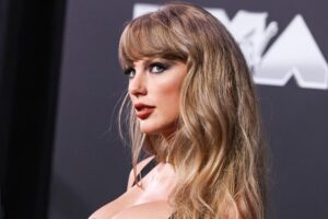 Nous analysons la robe de mariée du mariage de Taylor Swift : « C'est la première robe de mariée Haute Couture que la créatrice a créée pour une célébrité de renommée mondiale »