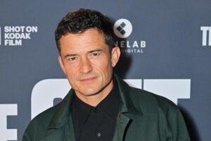 Orlando Bloom (49 ans) : « Je commence la journée avec des aliments riches en graisses et en sucres pour avoir de l'énergie. Je mange presque toujours des flocons d'avoine ou du porridge, auxquels j'ajoute parfois des protéines pour plus d'énergie »