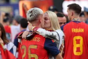 Où et quand puis-je acheter le maillot avec 2 étoiles de la Coupe du Monde ?