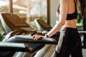 Paula González, entraîneuse et nutritionniste sportive : « La méthode 12-3-30 peut vous aider à perdre du poids, mais elle ne fera pas disparaître d'elle-même la graisse abdominale »