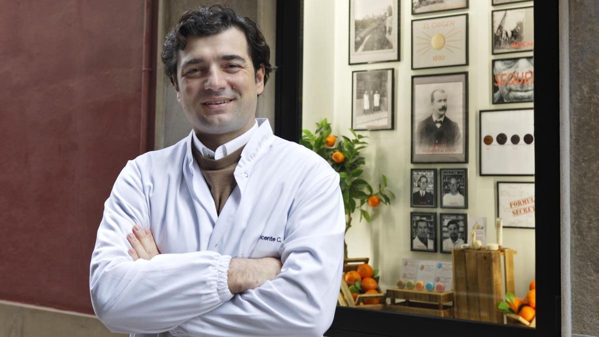 Vicente Calduch, farmacéutico: "La crema Nivea del bote azul no está recomendada para las arrugas del contorno de los labios ni para su uso como tratamiento antiarrugas"