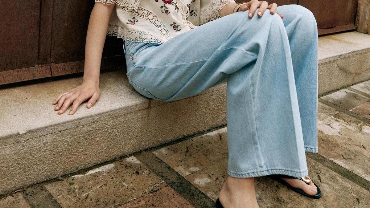 Zara tiene en rebajas los pantalones vaqueros que mejor sientan: hacen tipazo y cuestan menos de 20 euros