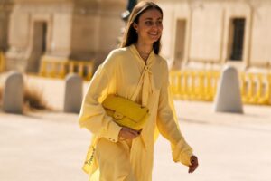 Zara se tourne vers l'automne 2026 : les chemisiers les plus beaux et les plus spéciaux à combiner avec un jean et créer les meilleurs looks de mi-saison