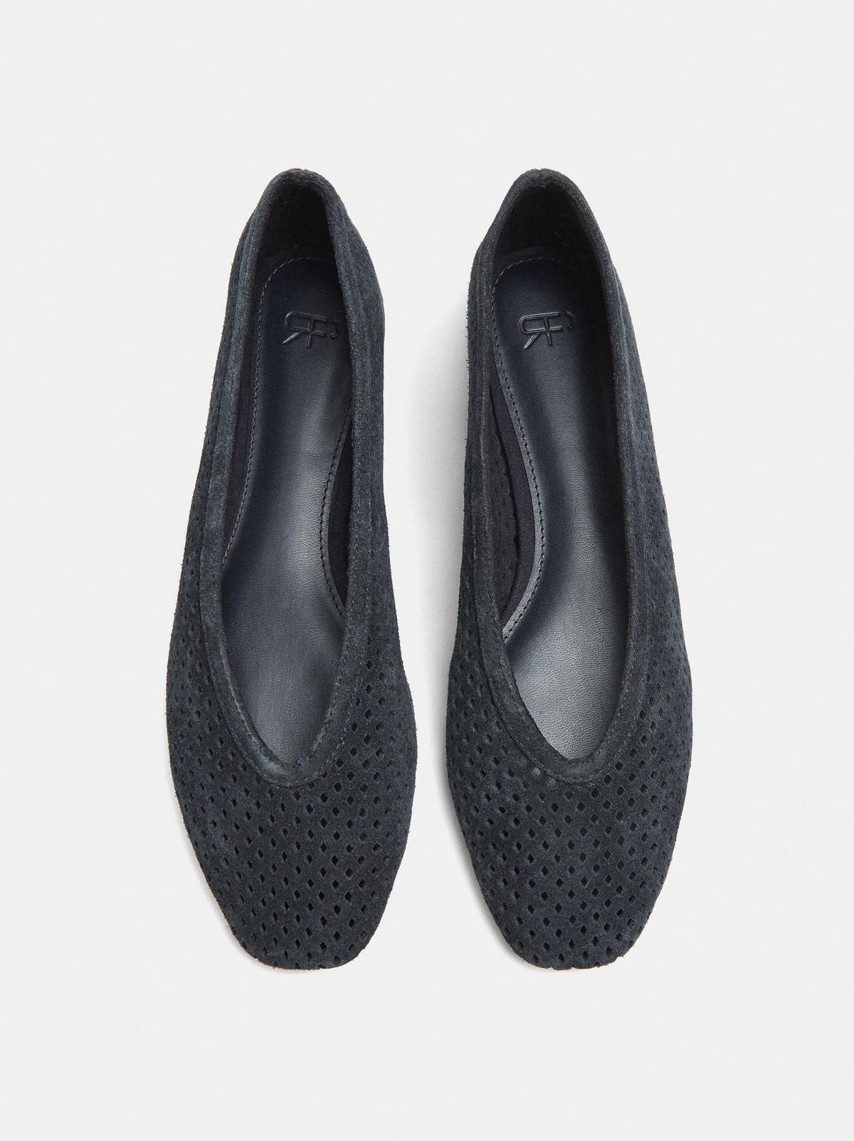 Ballerines en cuir perforé