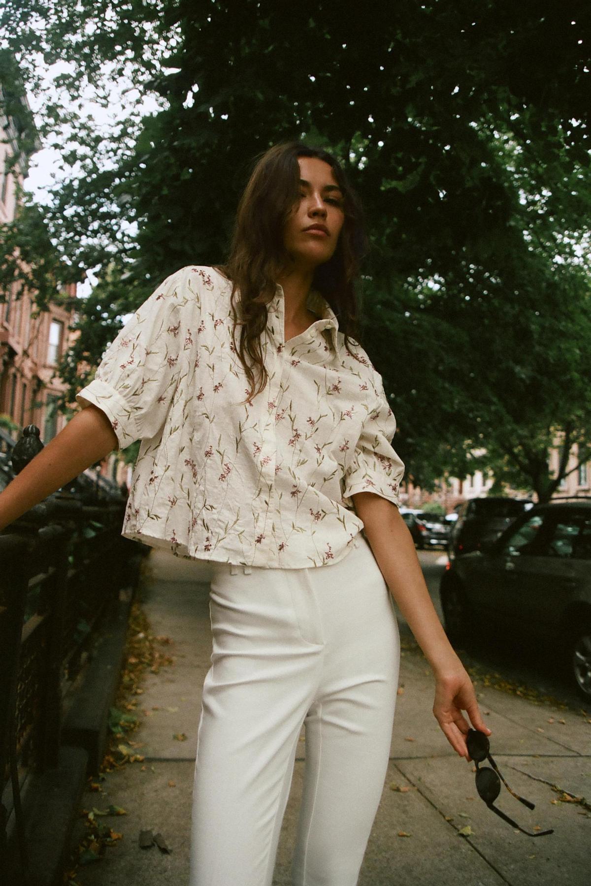 Blouse avec broderie de fleurs