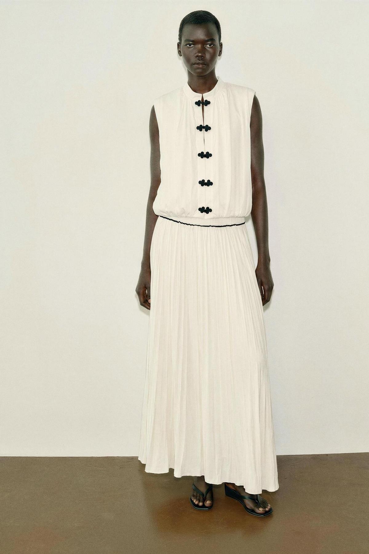 Ensemble haut en satin et jupe midi
