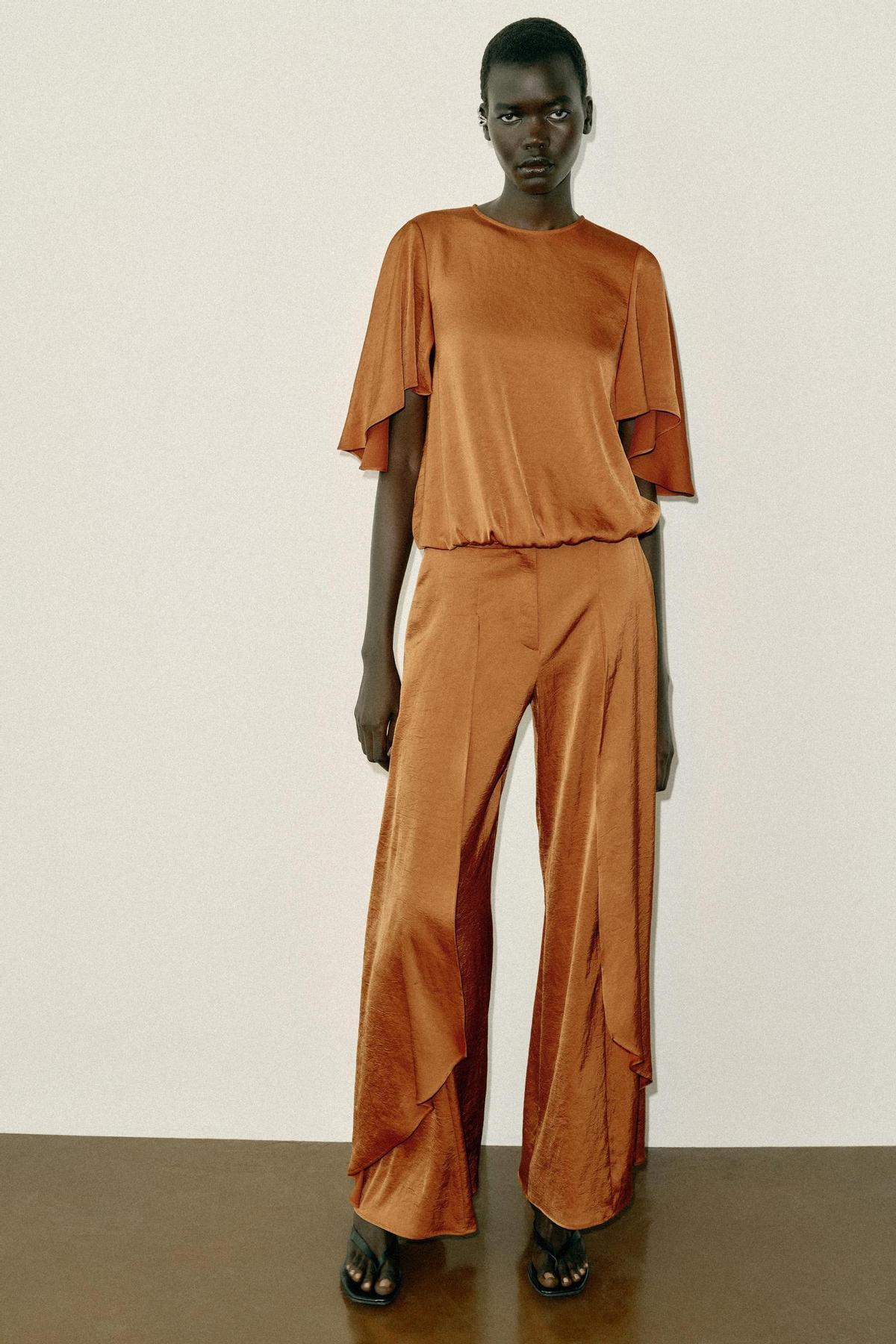 Ensemble chemisier en satin et pantalon large