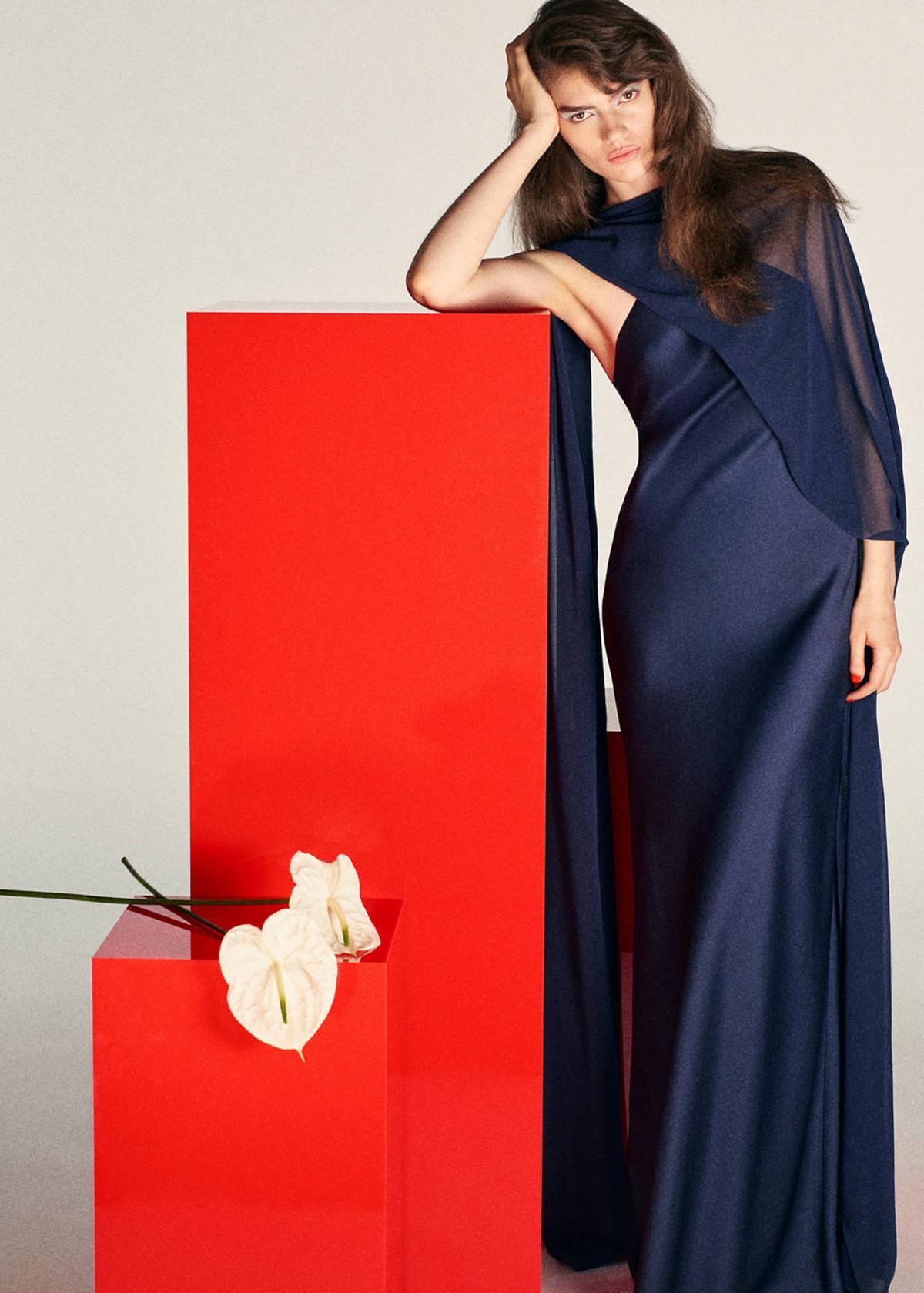 Robe en satin à col licou