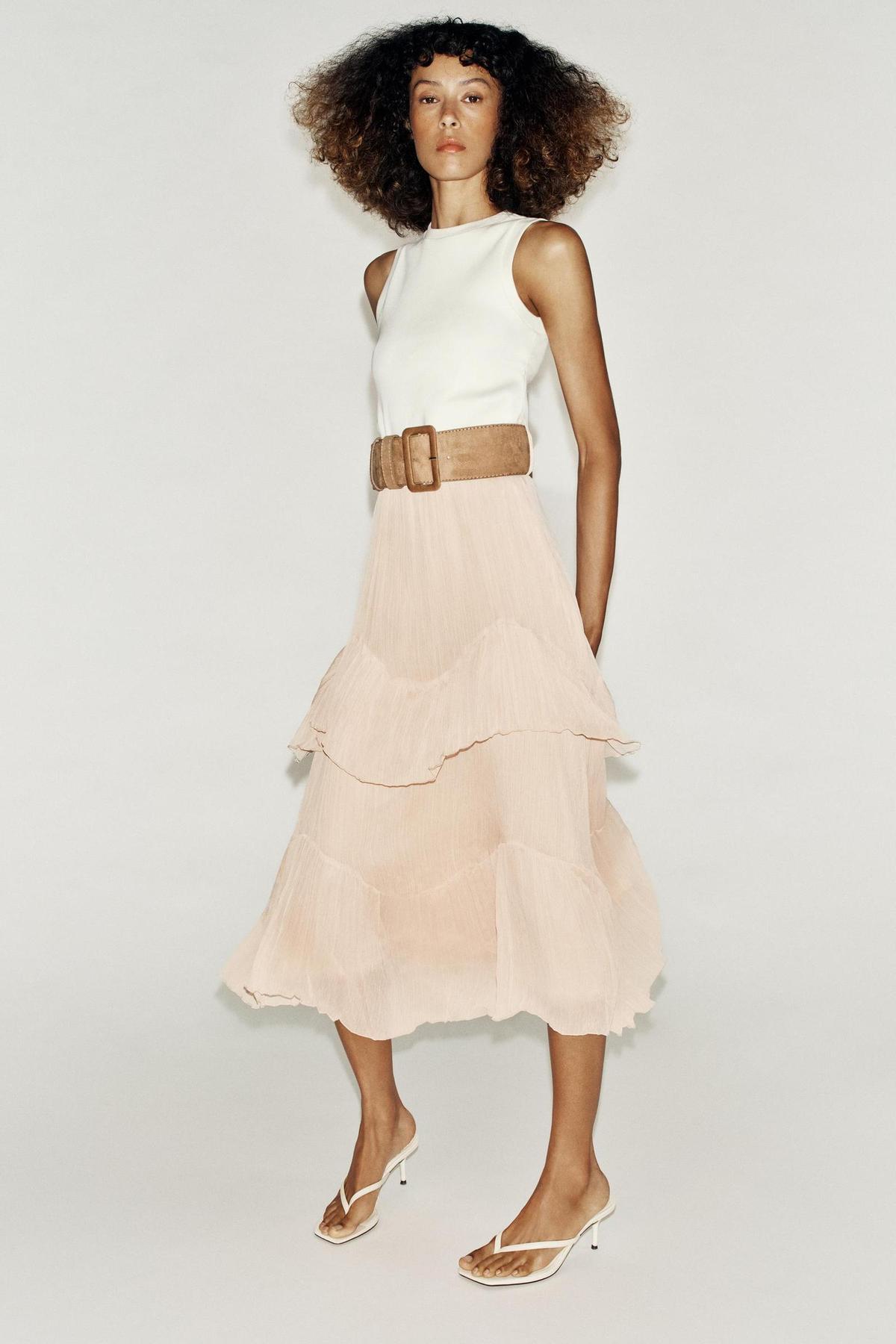 Robe midi combinée avec ceinture