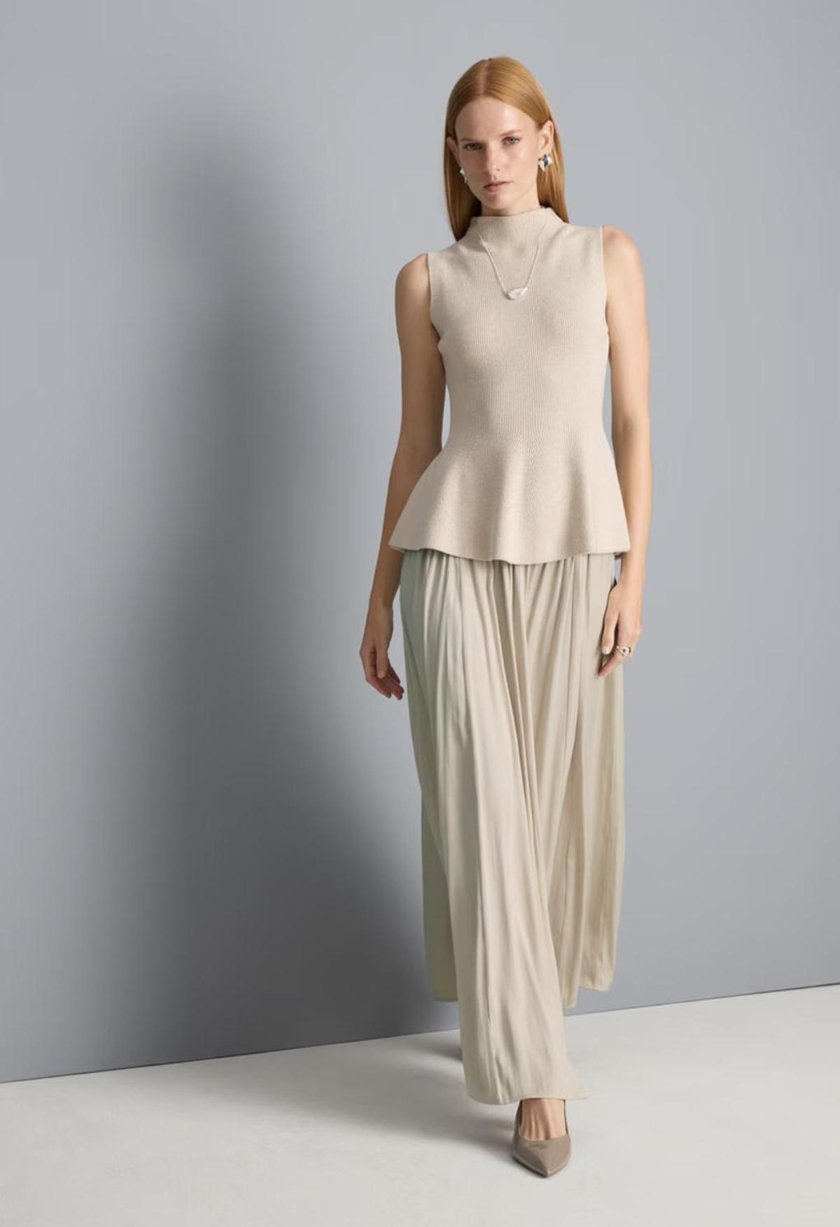 Ensemble haut beige et jupe midi