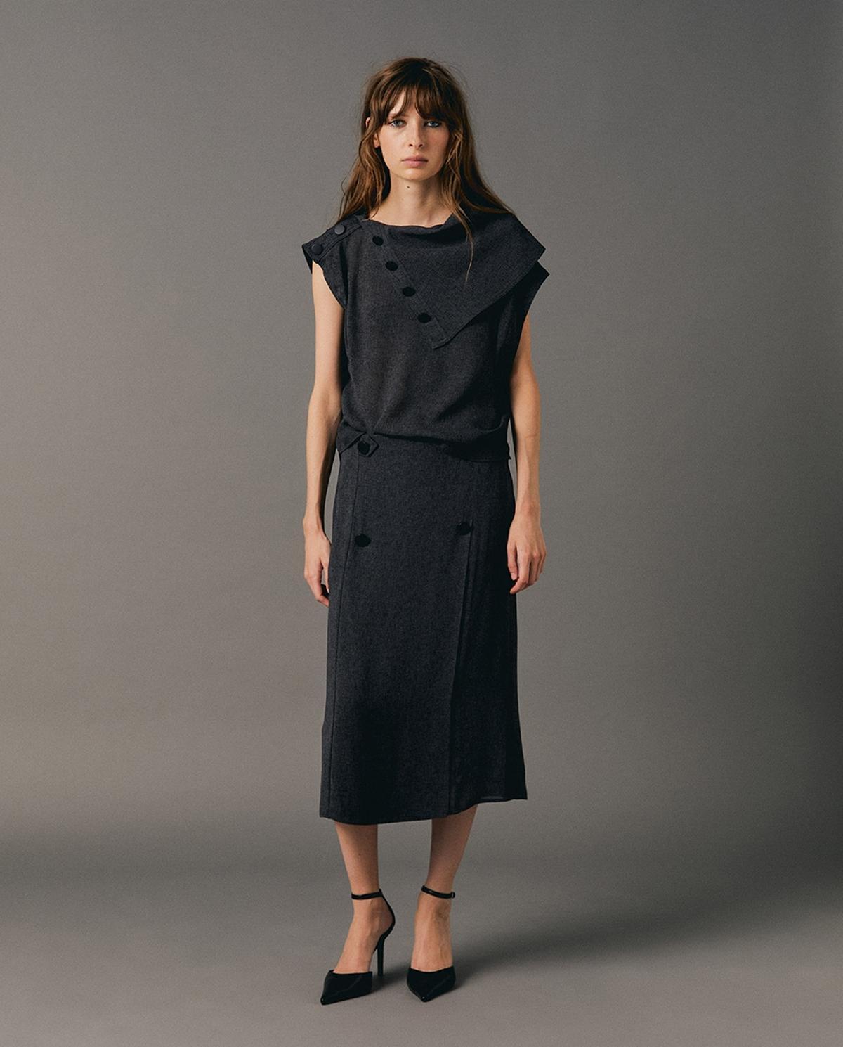 Ensemble haut uni et jupe midi avec boutons