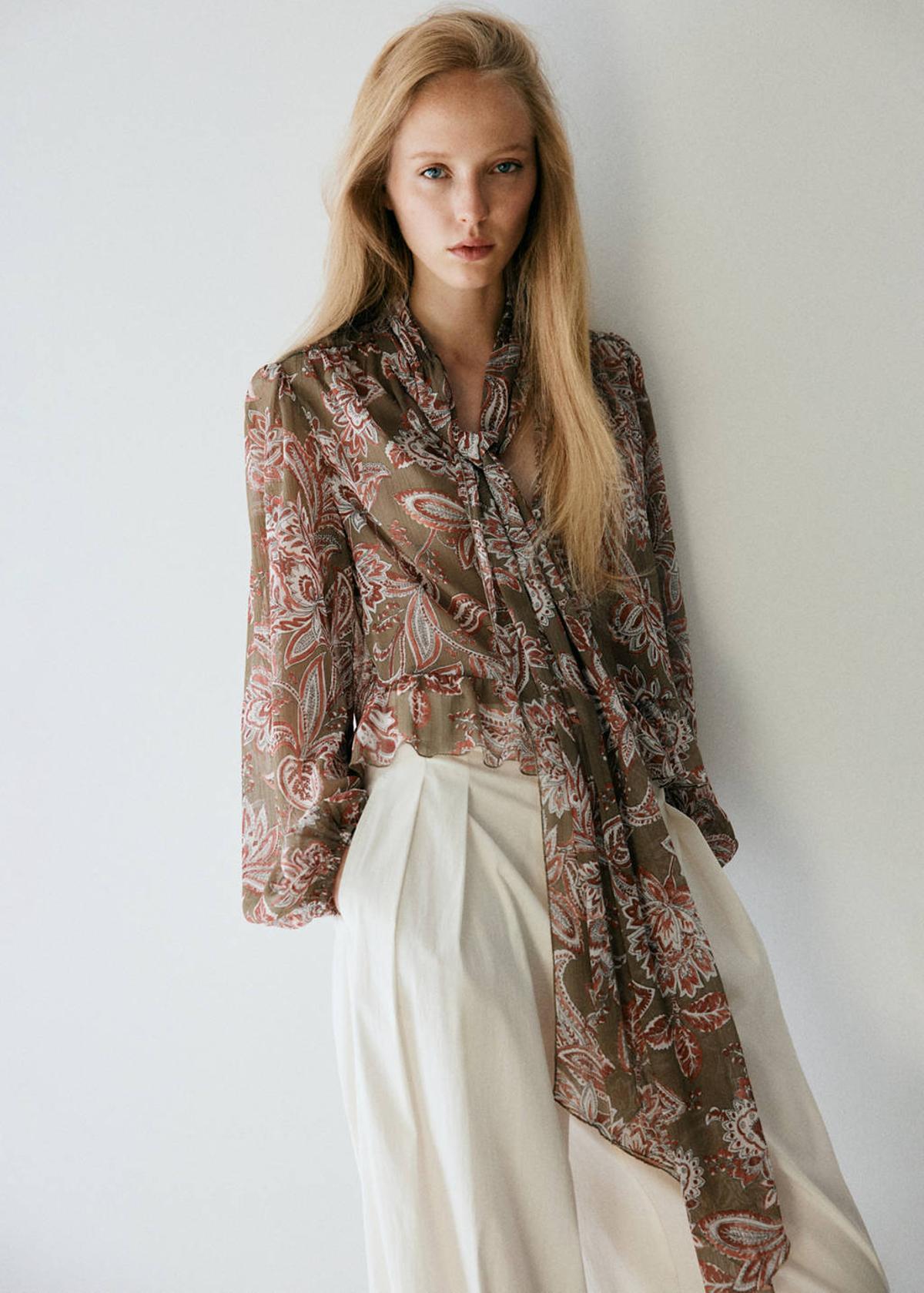 Blouse à nœud fleuri